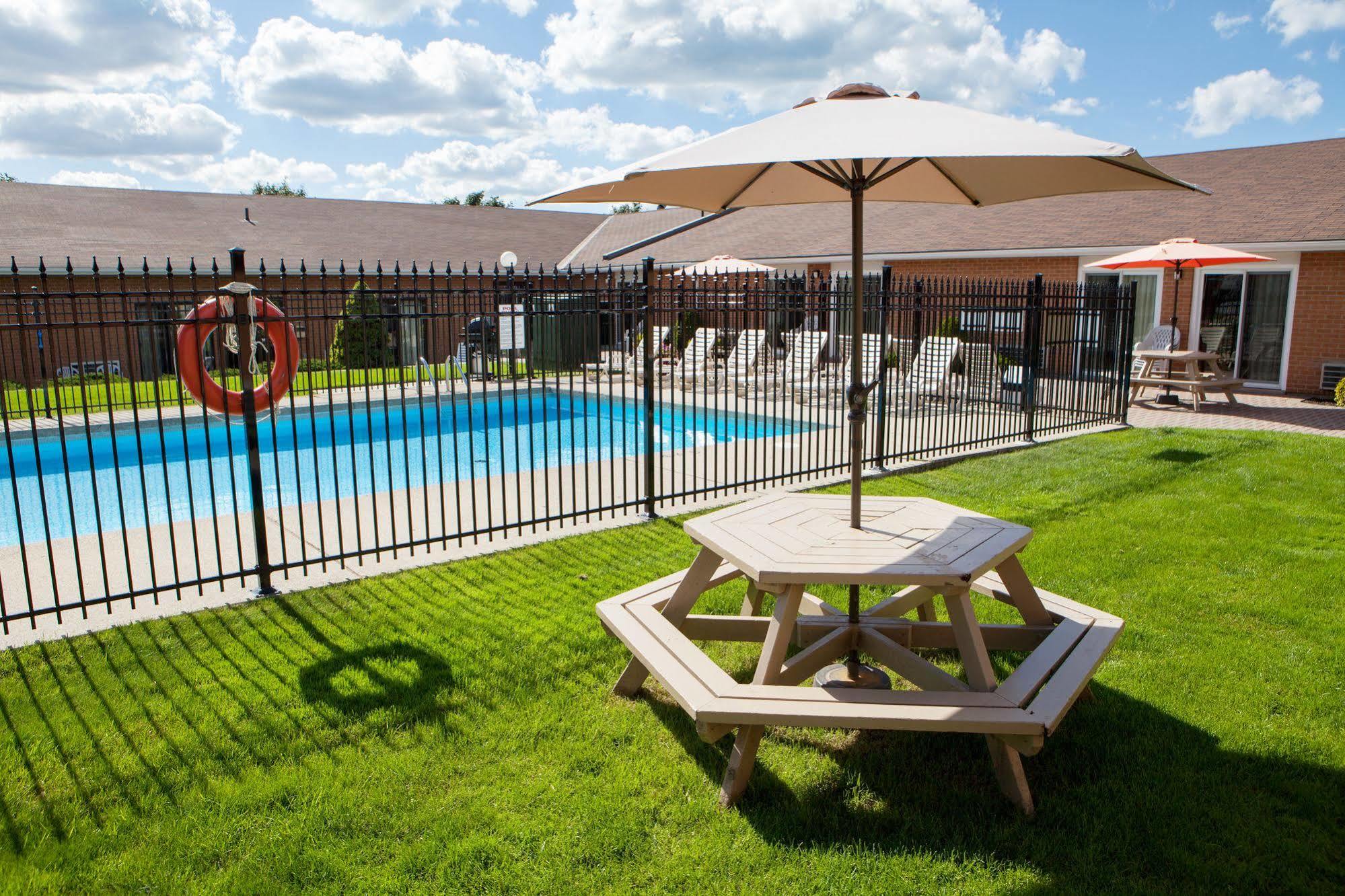 Super 8 By Wyndham Port Elgin Hotel Exterior foto